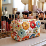 Bolsa de Maquillaje Acolchada Pétalos Brillantes