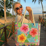 Bolso de playa hecho a mano con flores tropicales